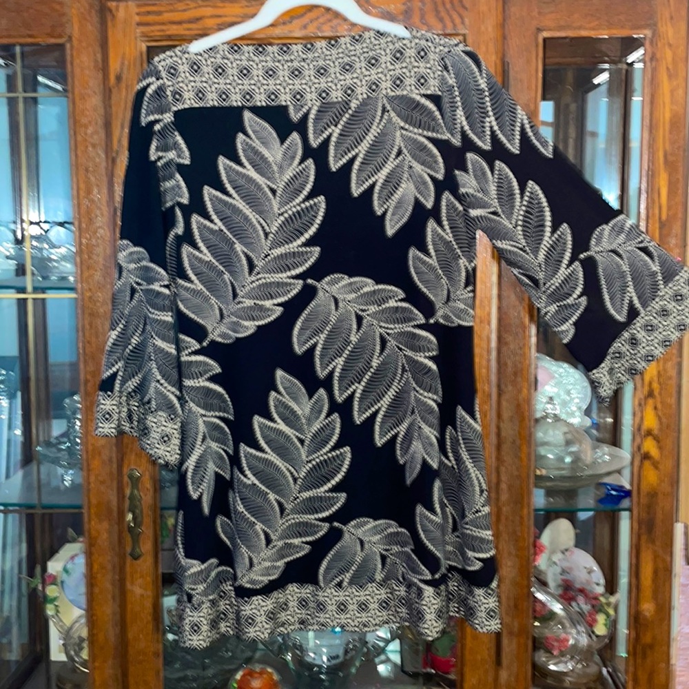 Blouse/ maxi, very cute, dress up or down. Size L polyester & spandex!